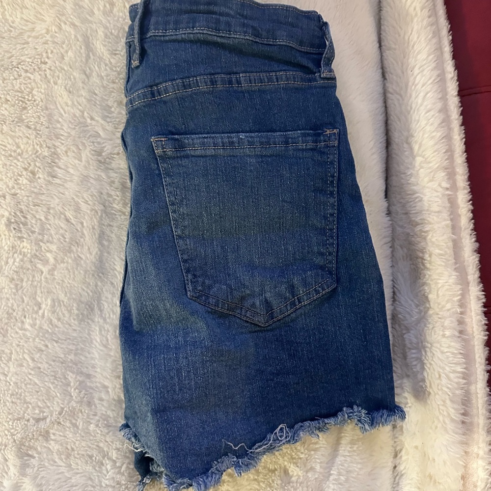 Shorts - Picture 3 of 3